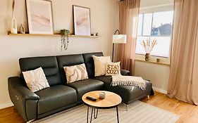 CozyHome mit Smart-TV, voll ausgestatteter Küche, Zentrums- und Bahnhofsnah, kontaktloser Check-in möglich